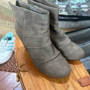 Sugar Booties. Size 7
